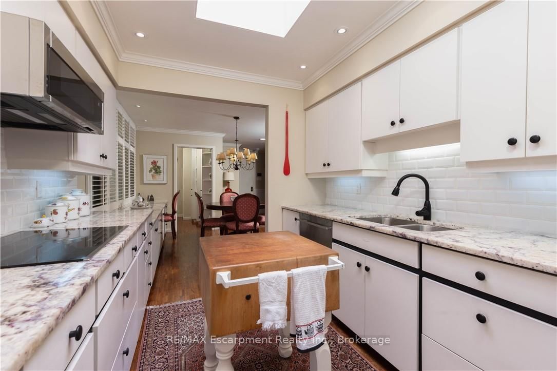 1168 Carey Road • Oakville, ON photo 16