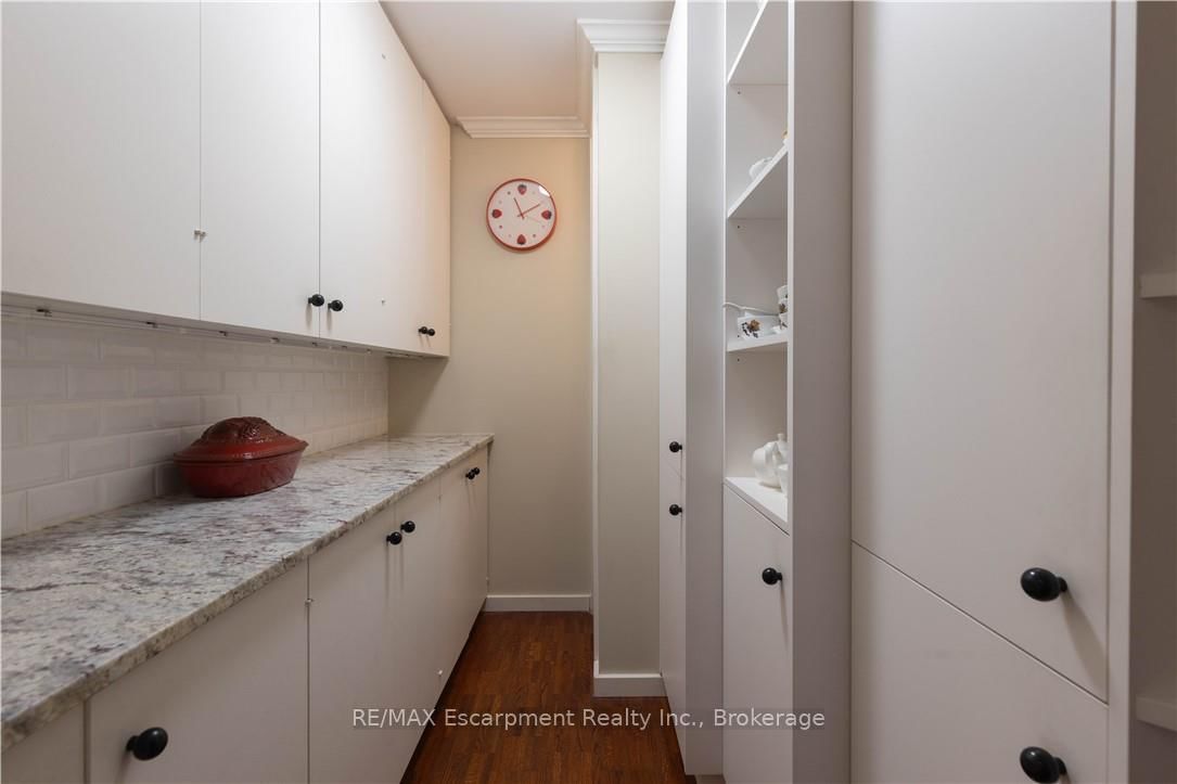 1168 Carey Road • Oakville, ON photo 17