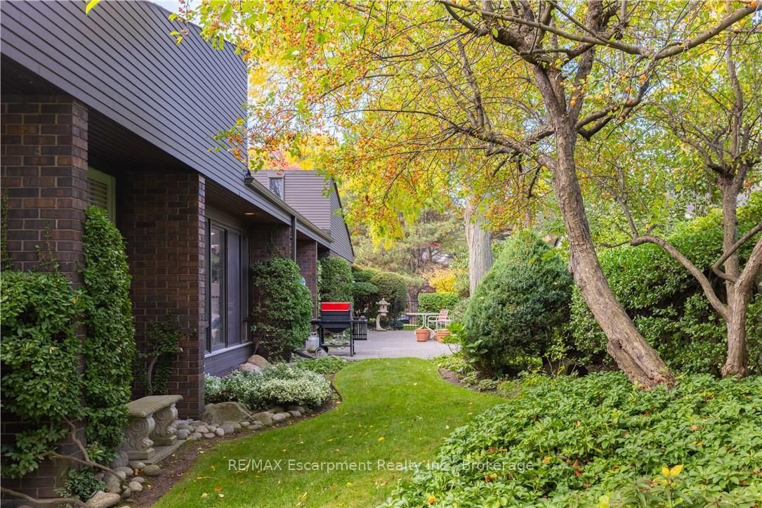 1168 Carey Road • Oakville, ON photo 31