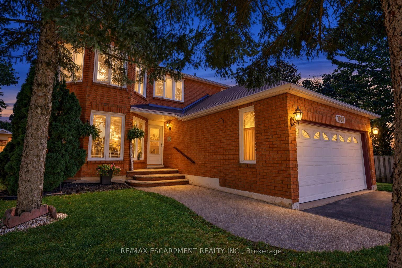 1058 Glenbrook Avenue • Oakville, ON photo 1