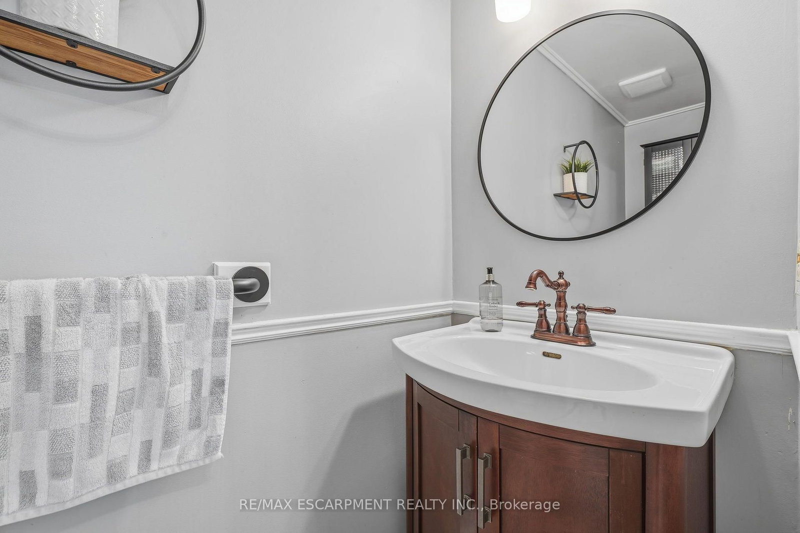 1058 Glenbrook Avenue • Oakville, ON photo 14