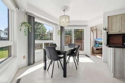 1058 Glenbrook Avenue • Oakville, ON photo 8