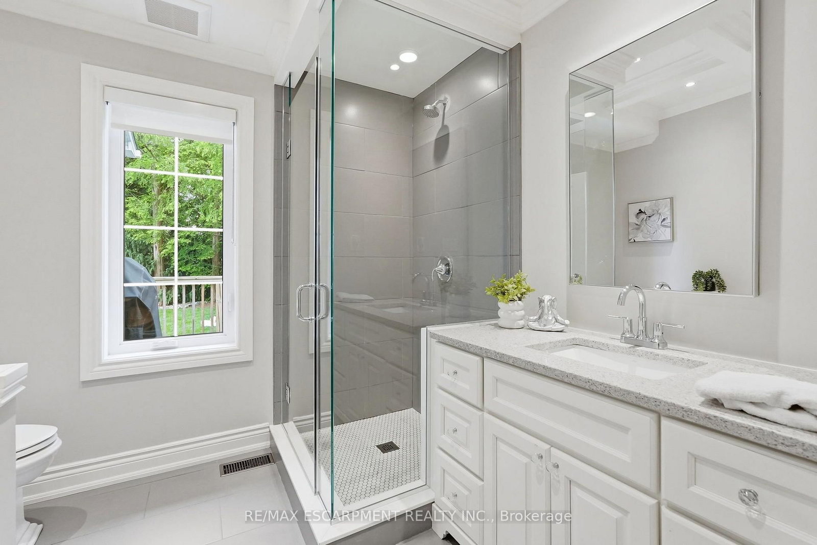 270 Poplar Drive • Burlington, ON photo 23