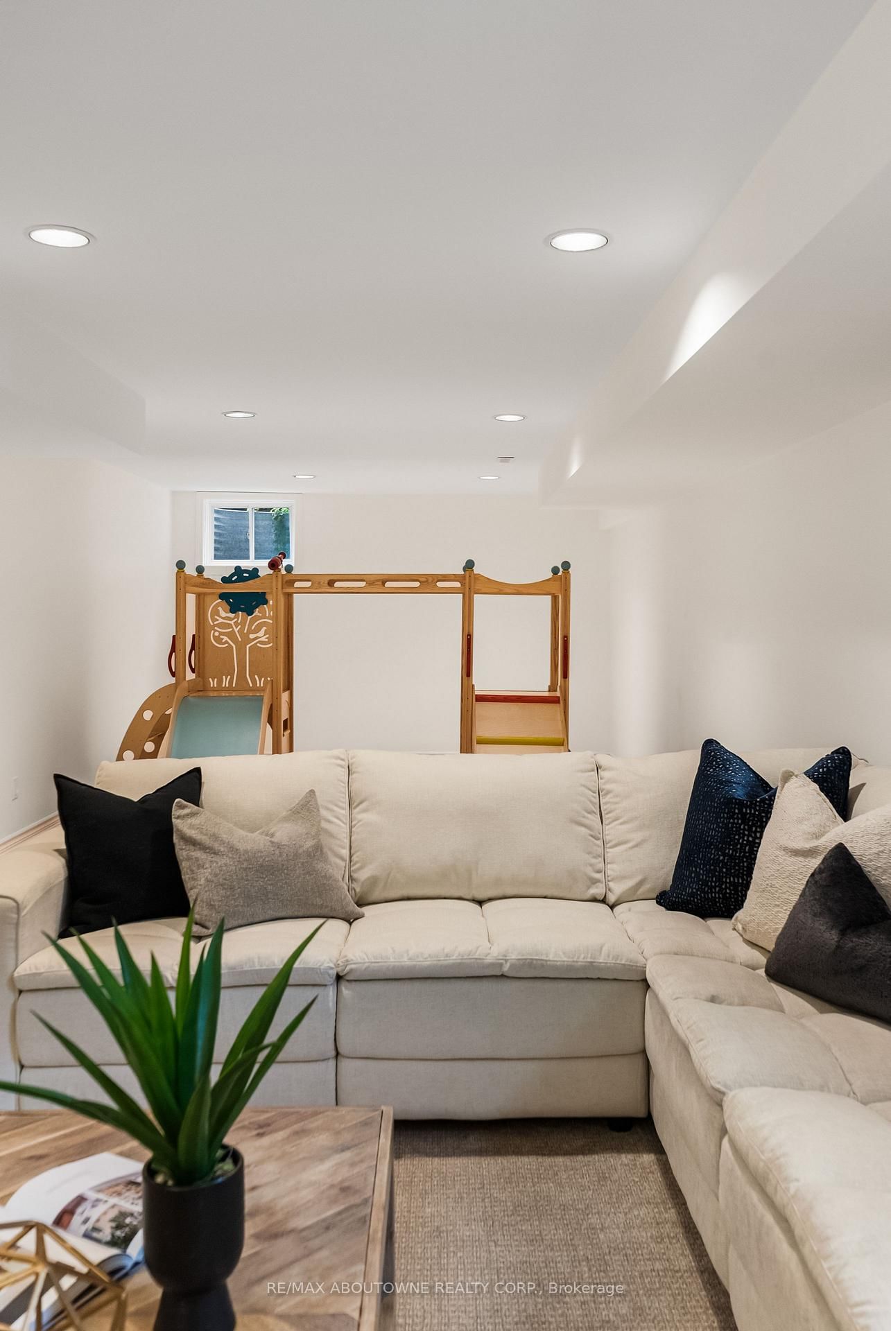 470 Carlton Drive • Oakville, ON photo 38