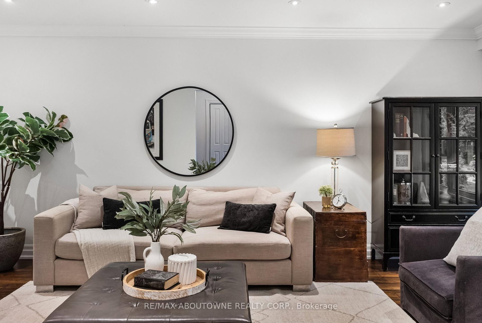 470 Carlton Drive • Oakville, ON photo 8