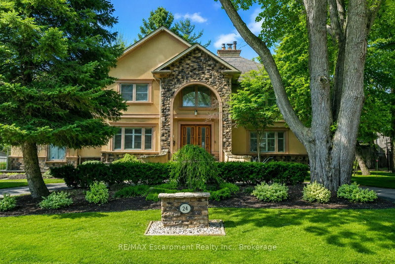 24 Birkbank Drive