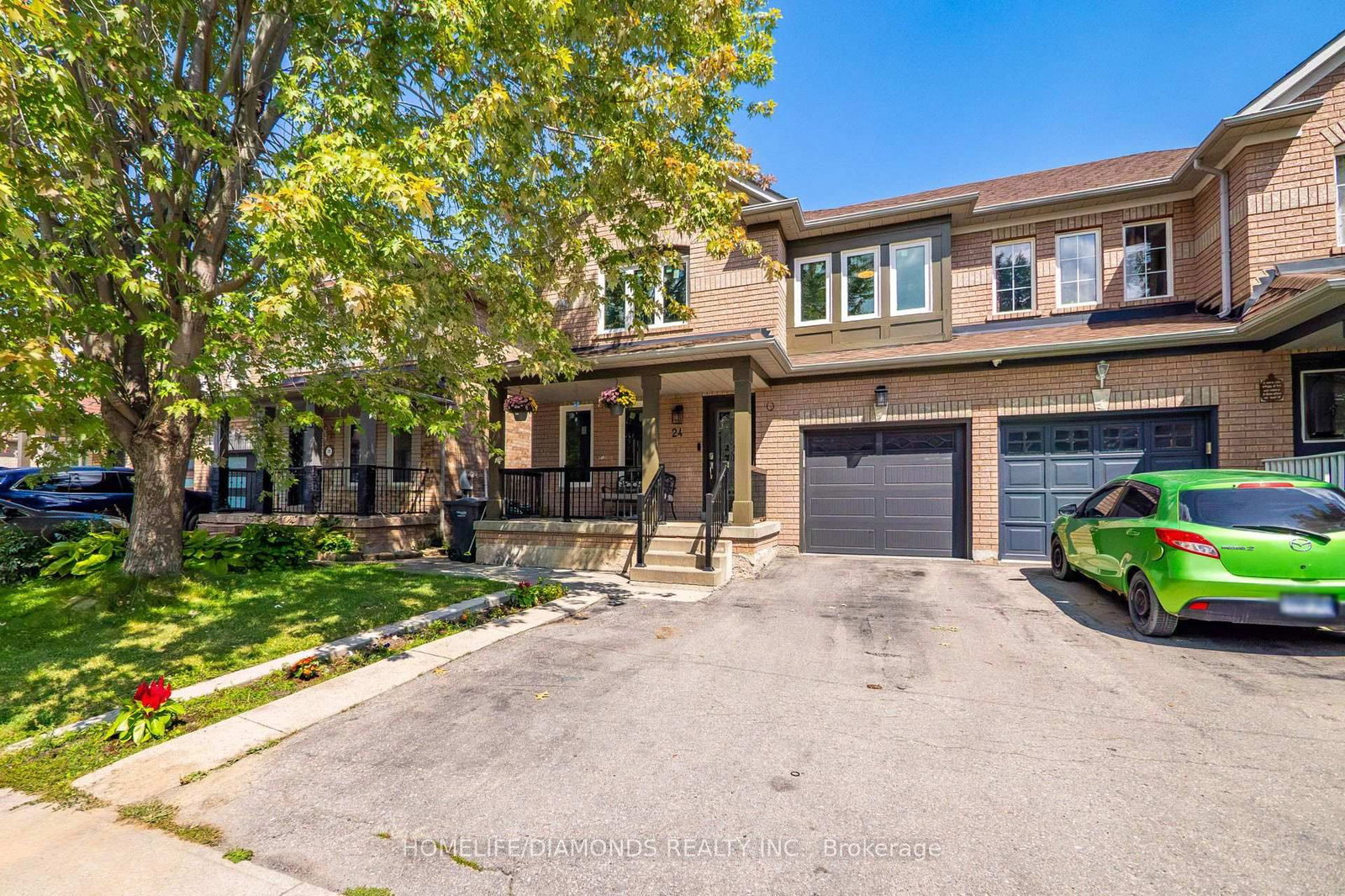 24 JEWEL Crescent • Brampton, ON photo 2