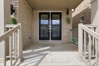 28 Banbridge Crescent • Brampton, ON photo 4
