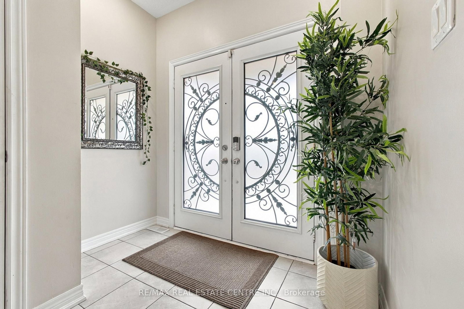 28 Banbridge Crescent • Brampton, ON photo 5
