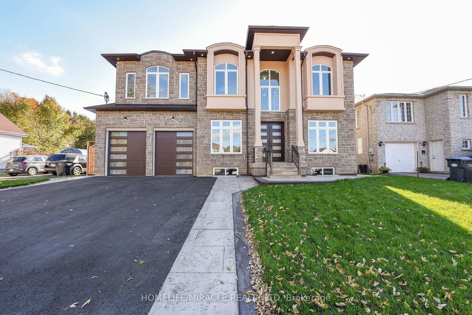 11 Hillcrest Avenue • Brampton, ON photo 1
