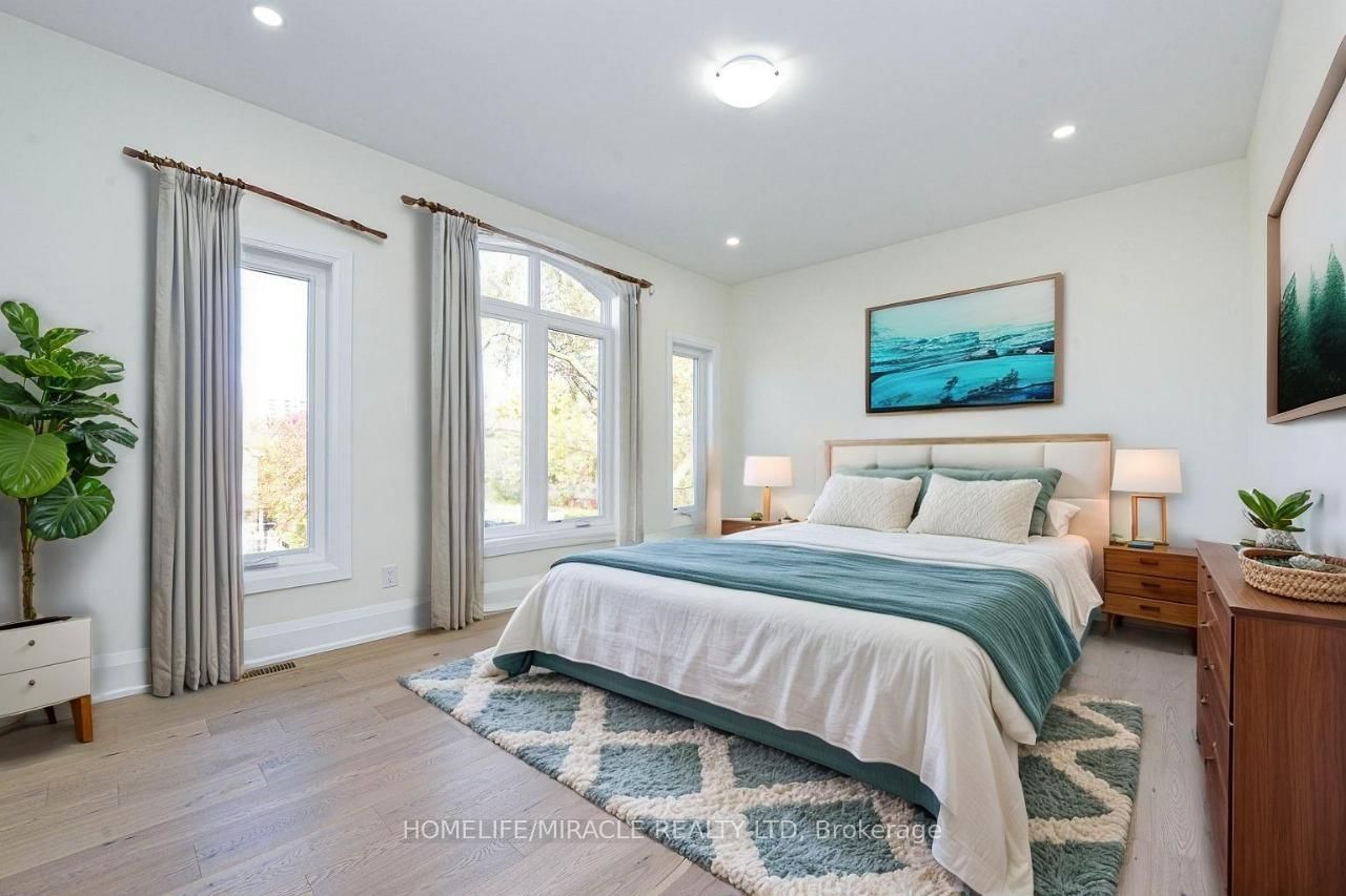 11 Hillcrest Avenue • Brampton, ON photo 10