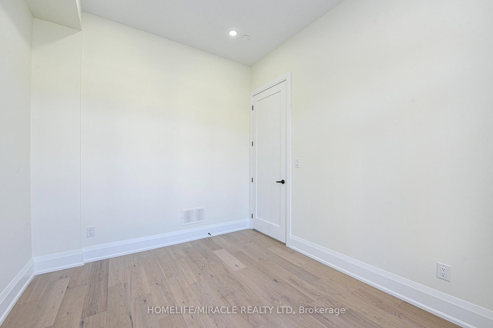 11 Hillcrest Avenue • Brampton, ON photo 35