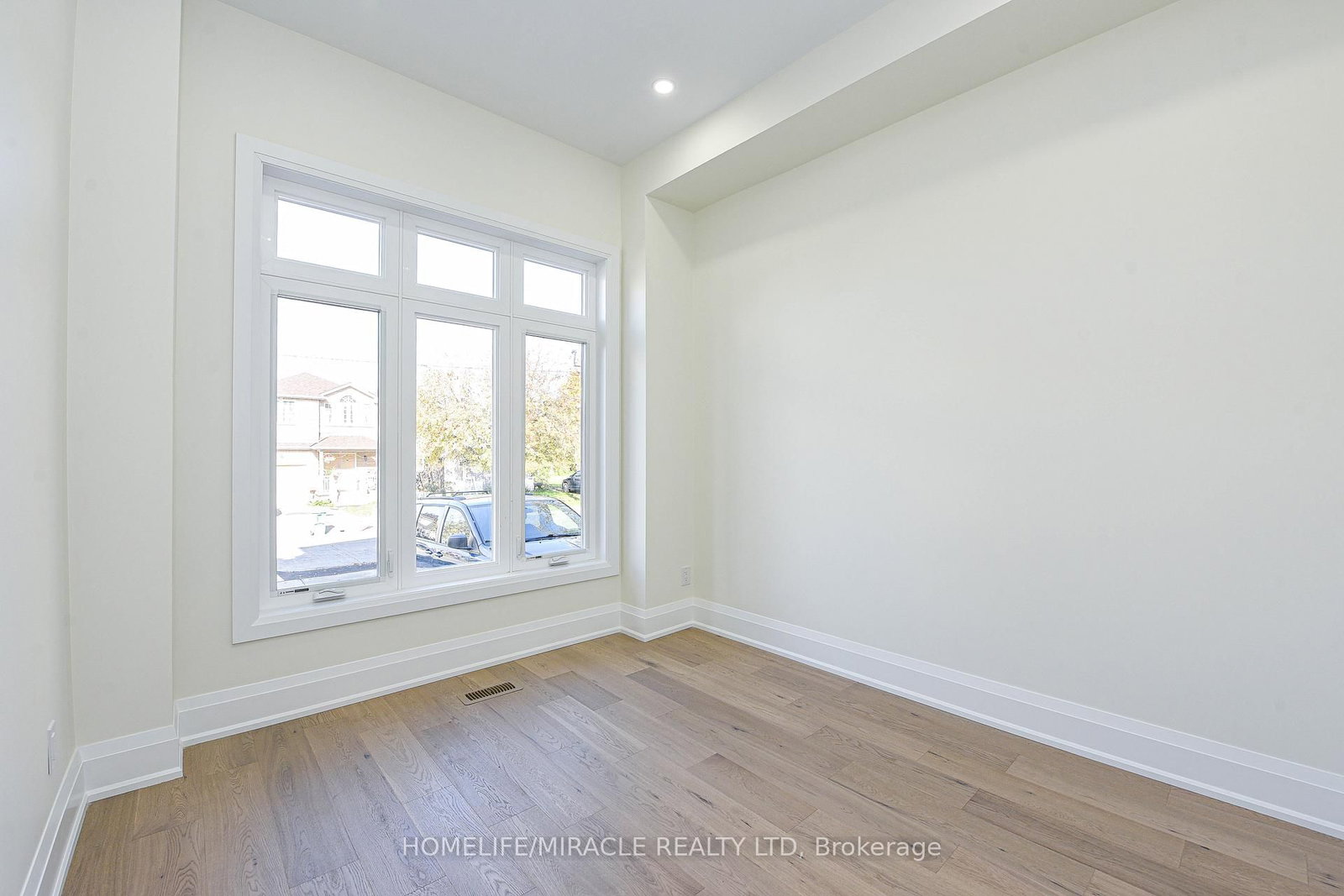 11 Hillcrest Avenue • Brampton, ON photo 37