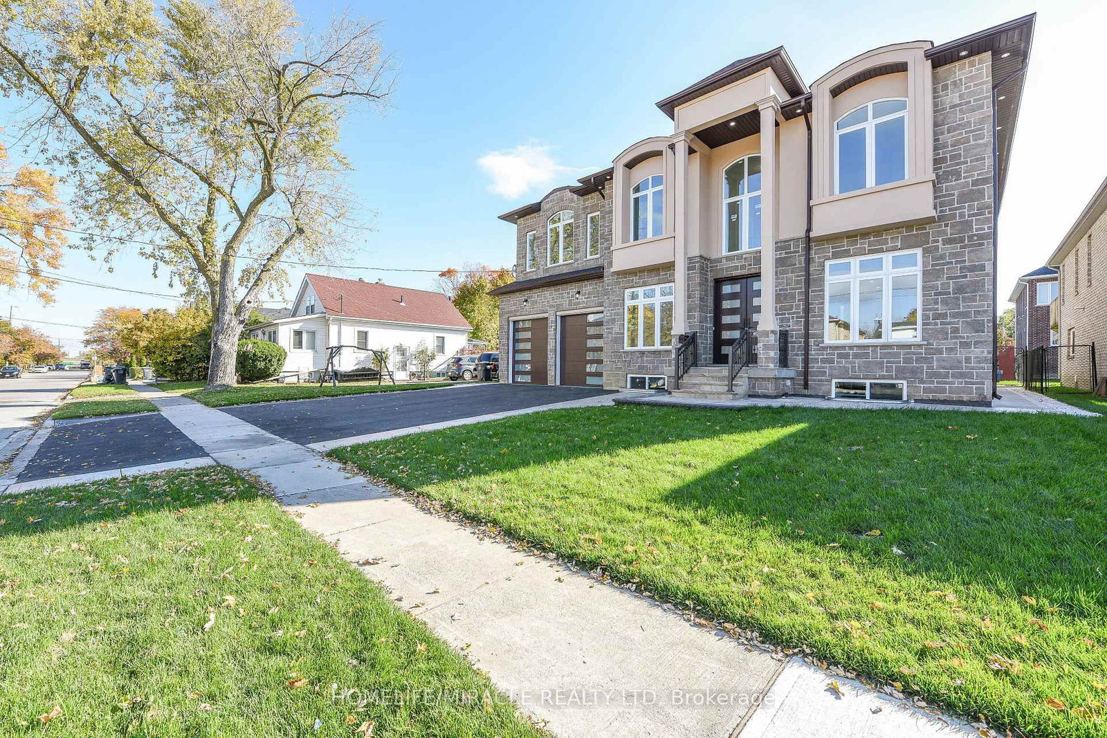 11 Hillcrest Avenue • Brampton, ON photo 5