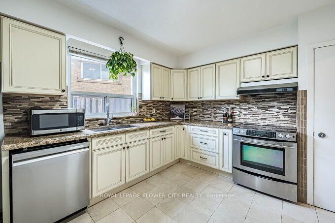 3 Clayhall Crescent • Toronto, ON photo 15