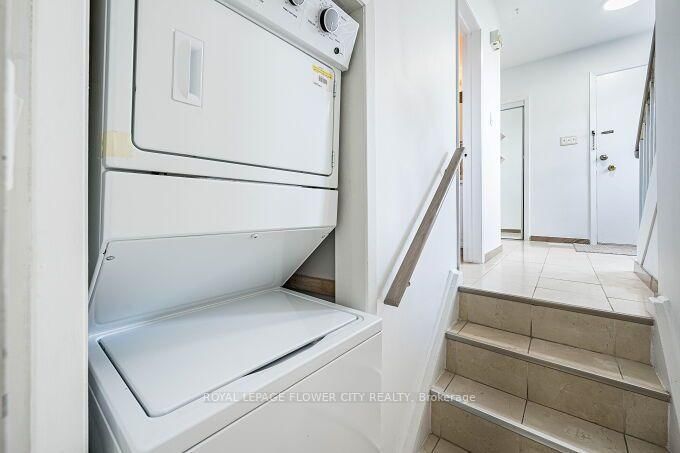 3 Clayhall Crescent • Toronto, ON photo 17