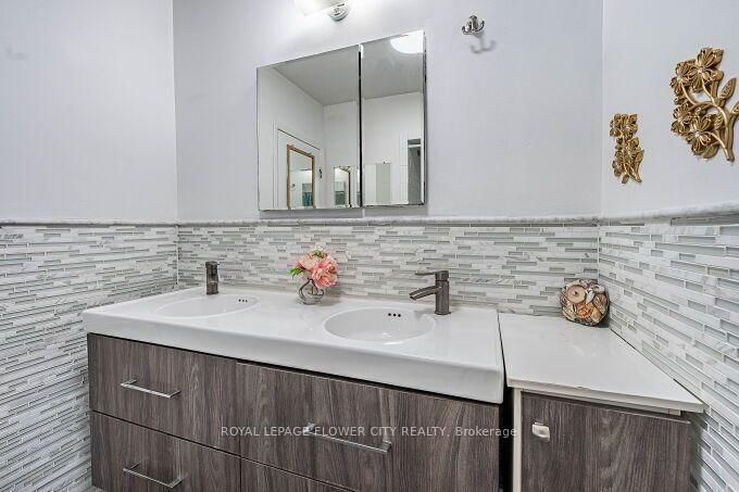 3 Clayhall Crescent • Toronto, ON photo 33