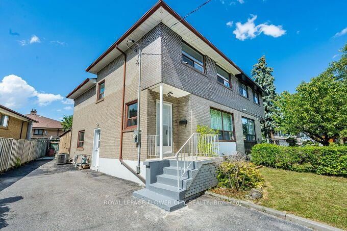 3 Clayhall Crescent • Toronto, ON photo 4