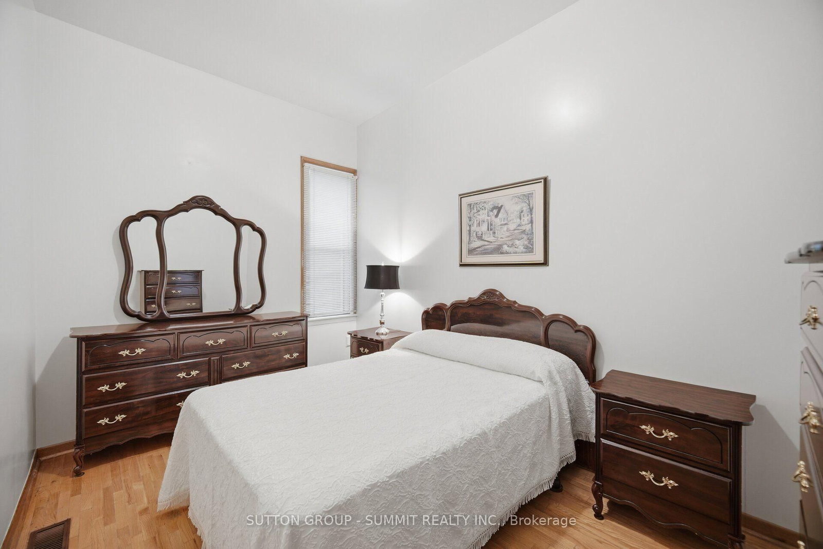 28 SYMINGTON Avenue • Toronto, ON photo 16
