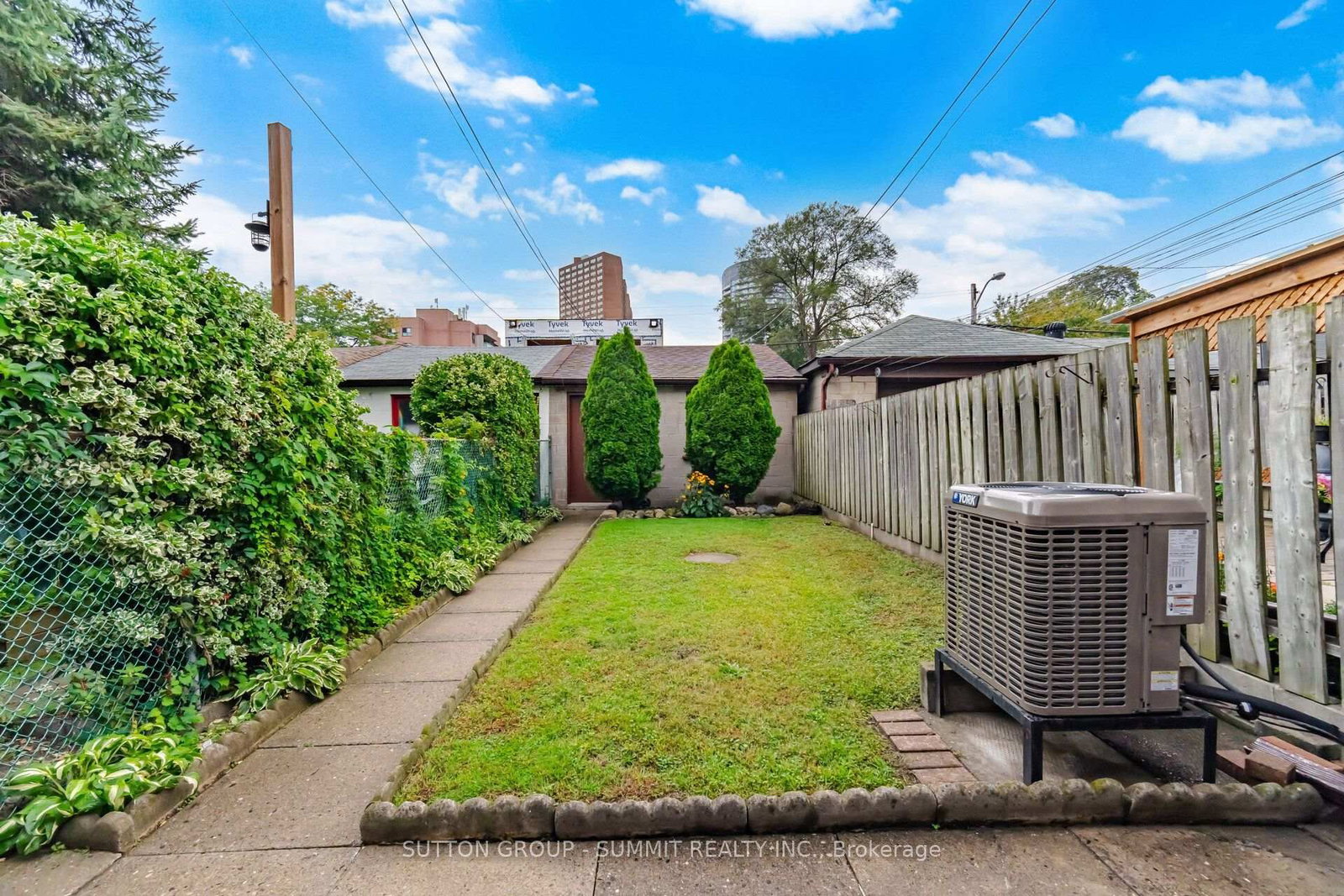 28 SYMINGTON Avenue • Toronto, ON photo 45
