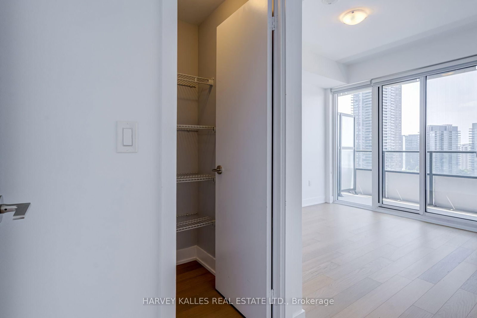 30 Shore Breeze Drive • #1822 • Toronto, ON photo 18