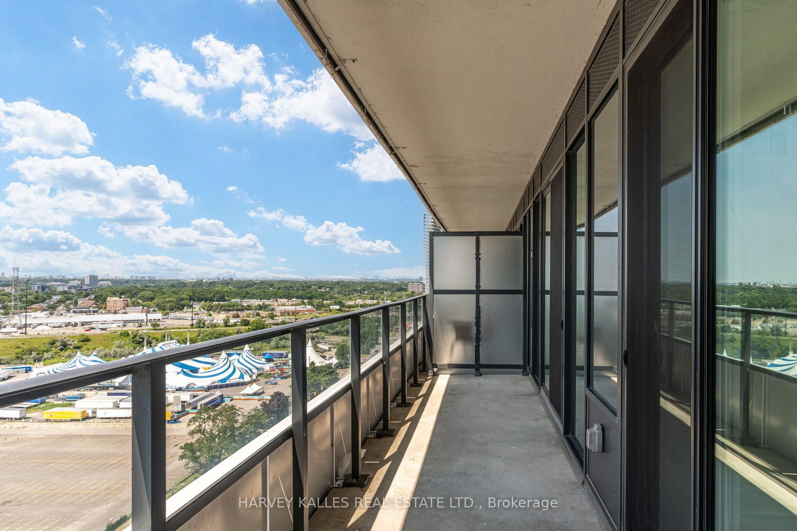 30 Shore Breeze Drive • #1822 • Toronto, ON photo 29