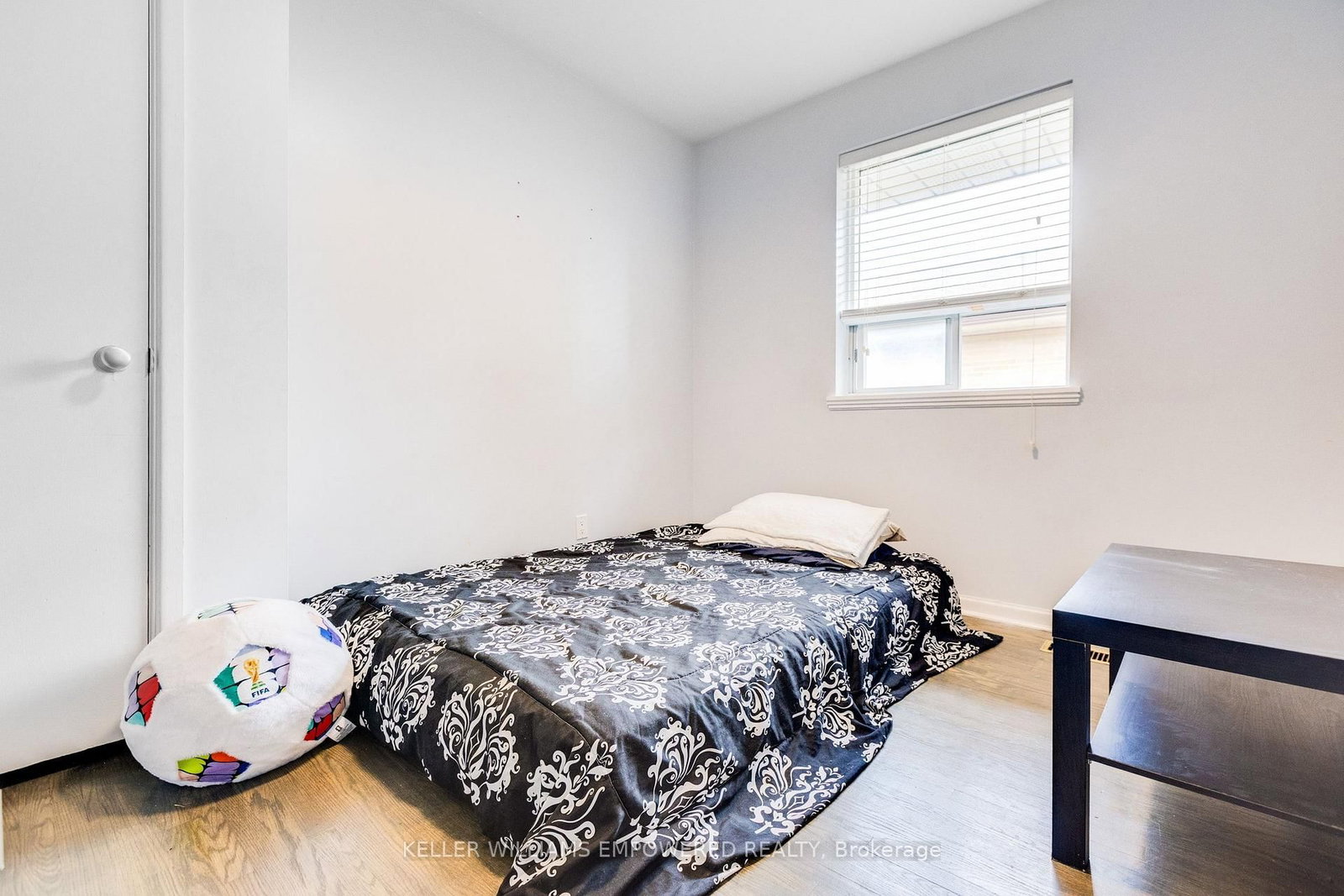 39 Checkendon Drive • Toronto, ON photo 18