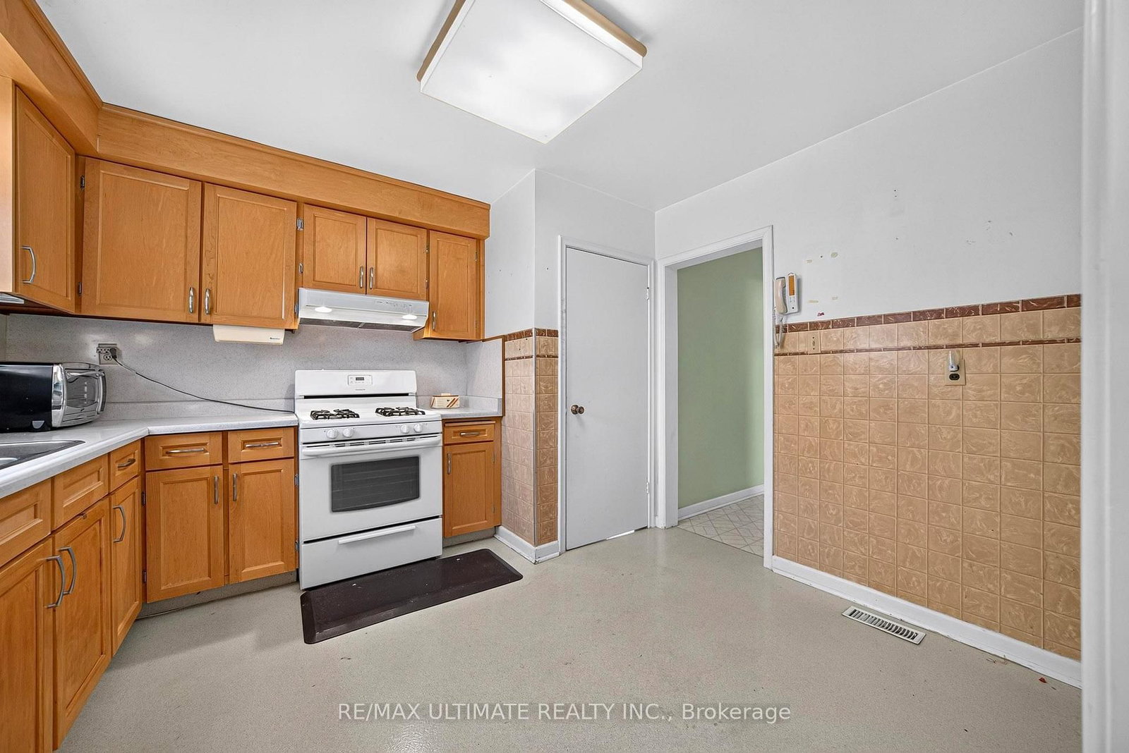 239 Eileen Avenue • Toronto, ON photo 6