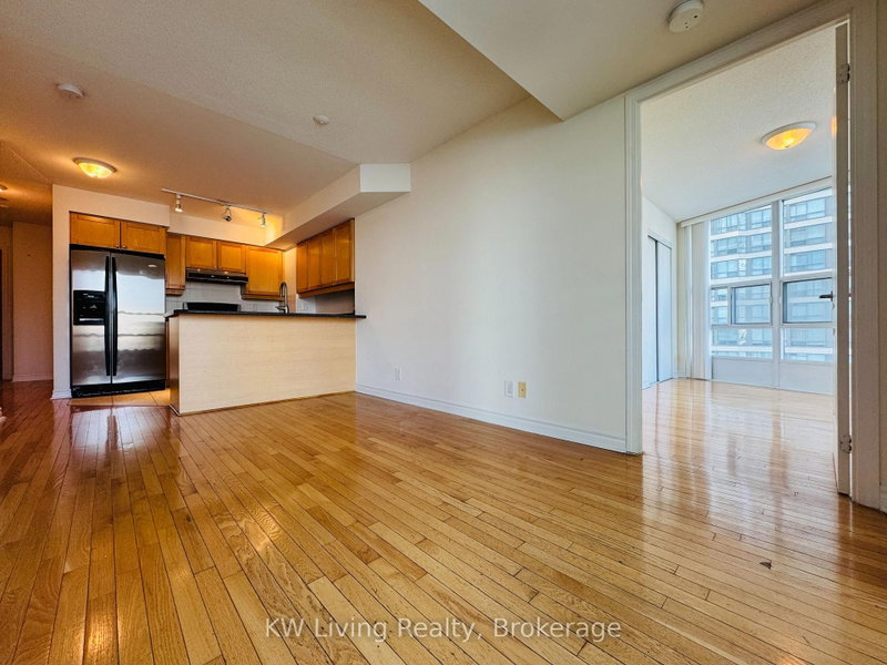 806 - 33 Elm Drive