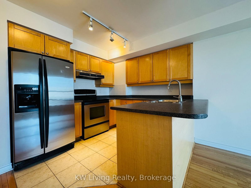 806 - 33 Elm Drive
