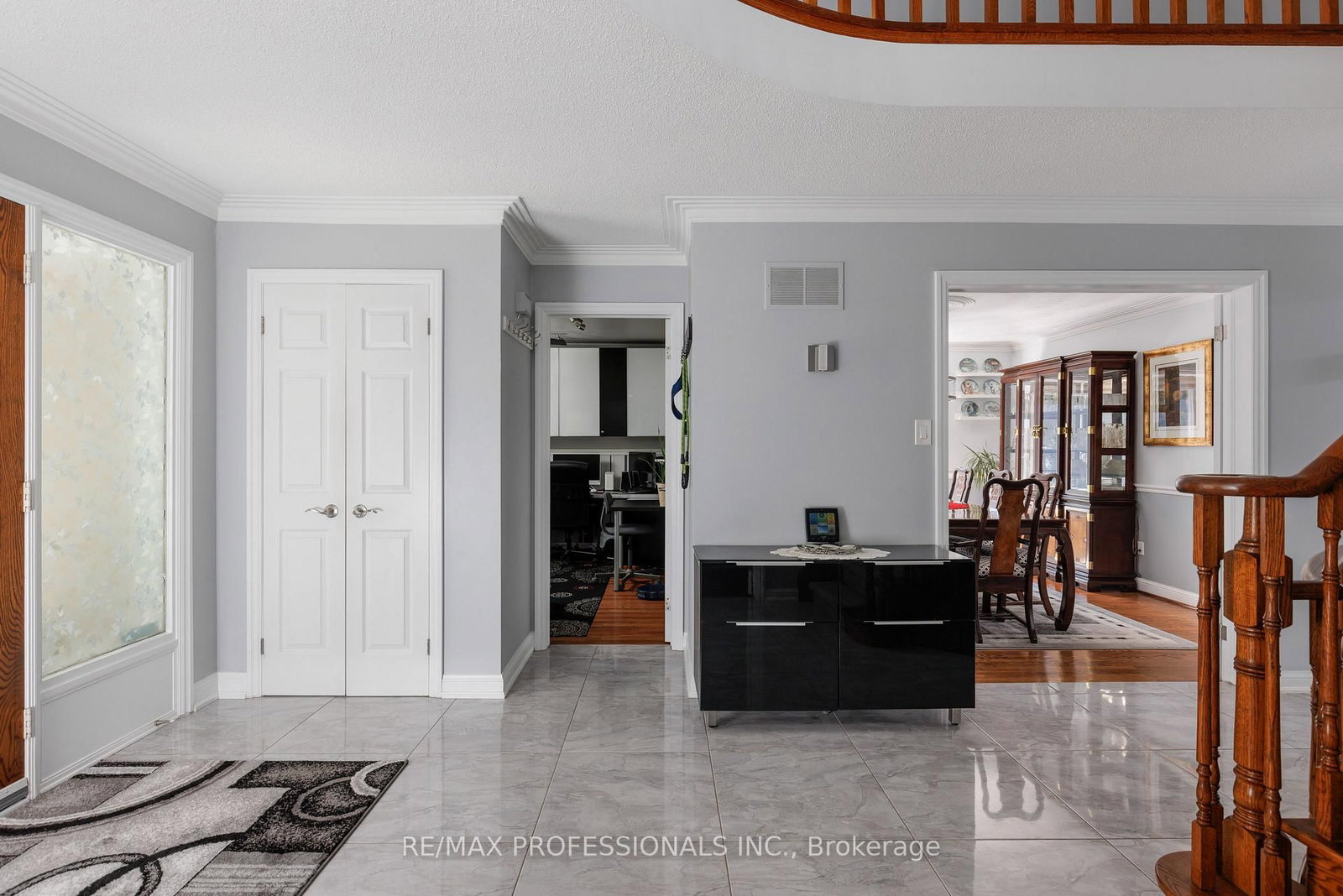106 Rathburn Road • Toronto, ON photo 10