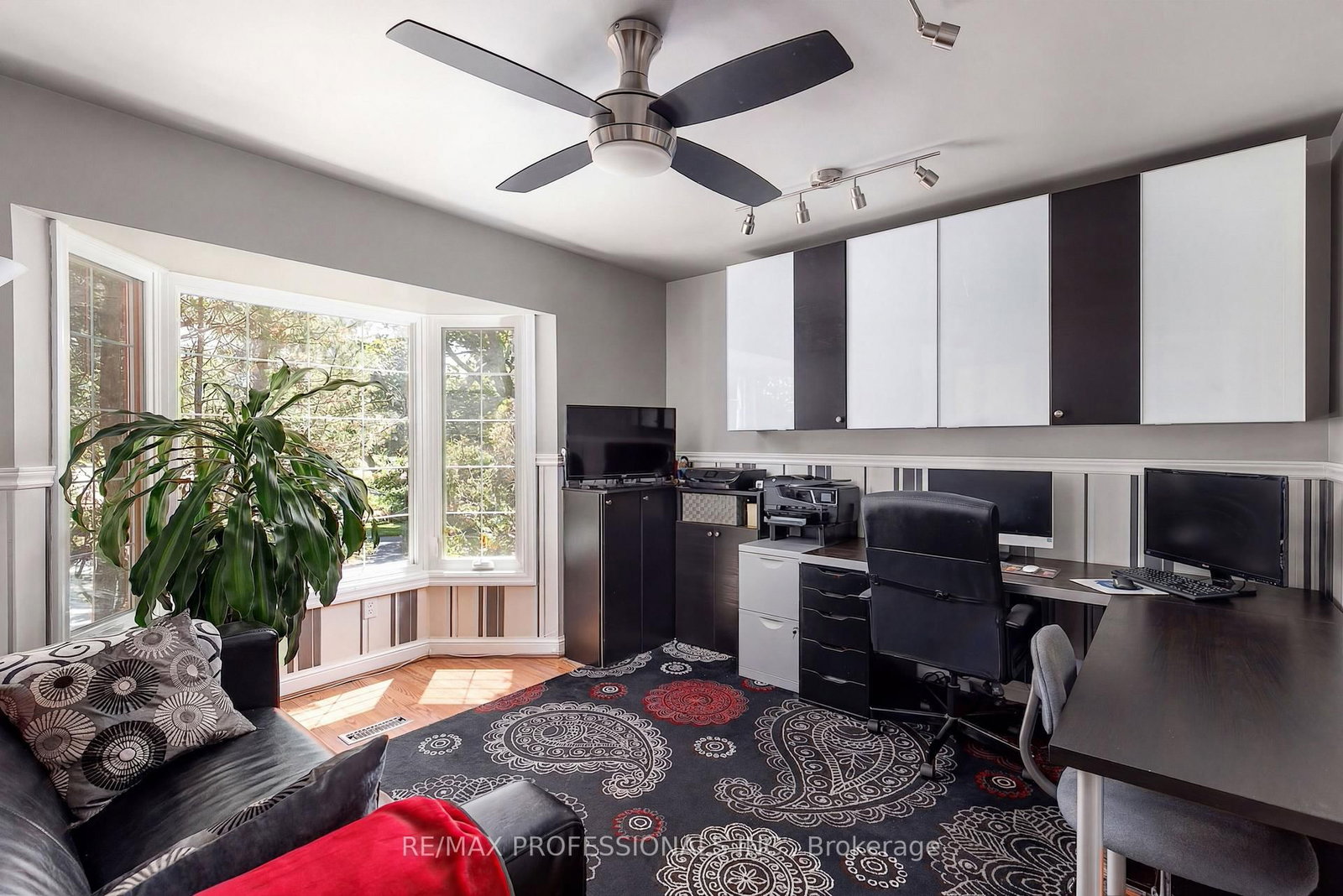 106 Rathburn Road • Toronto, ON photo 11