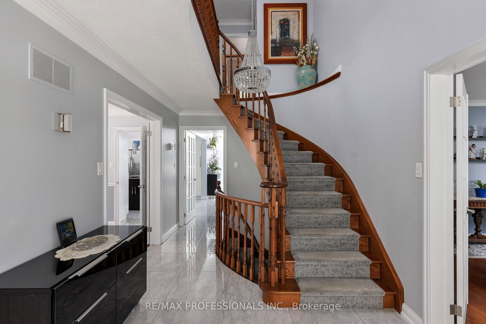 106 Rathburn Road • Toronto, ON photo 12