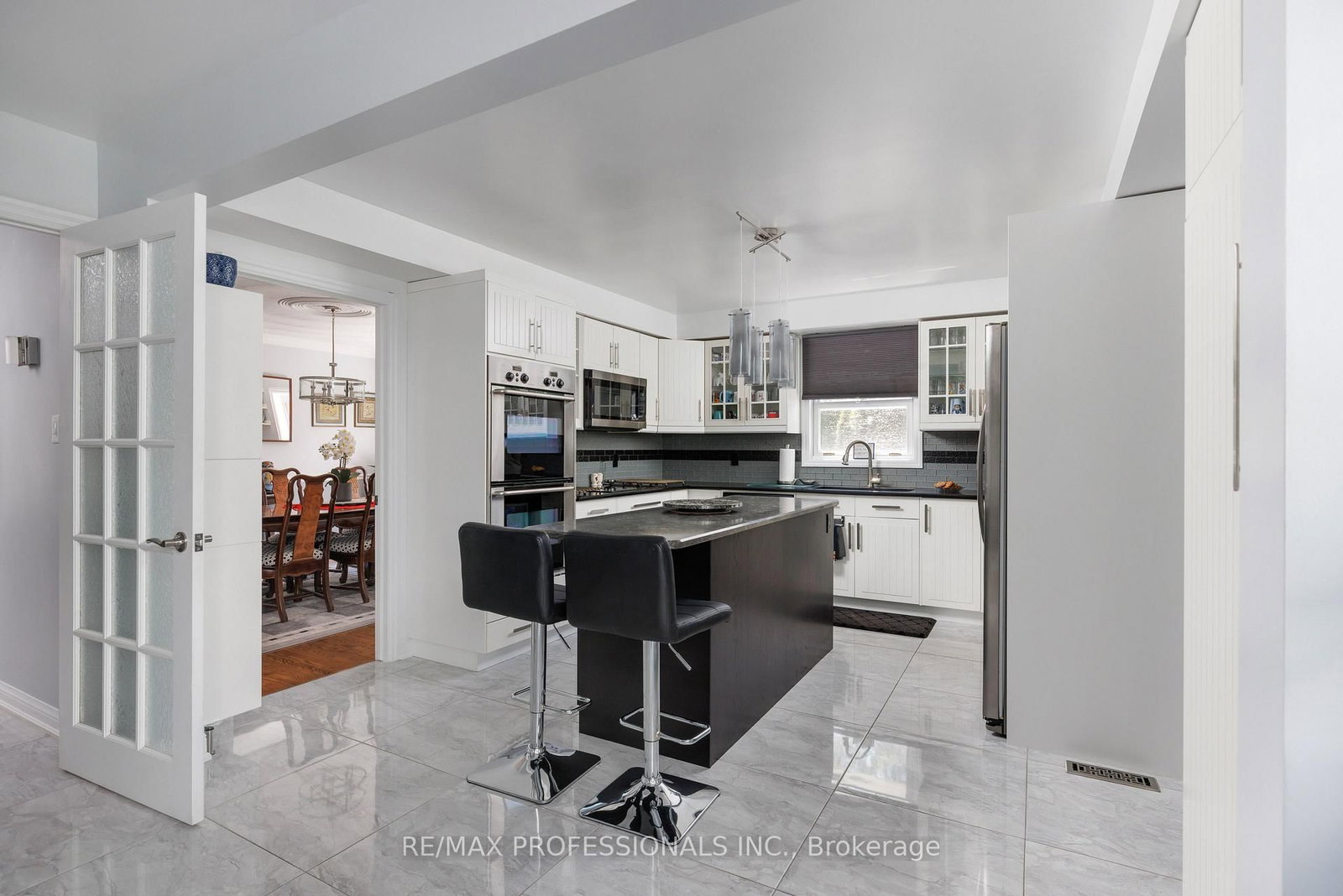 106 Rathburn Road • Toronto, ON photo 15
