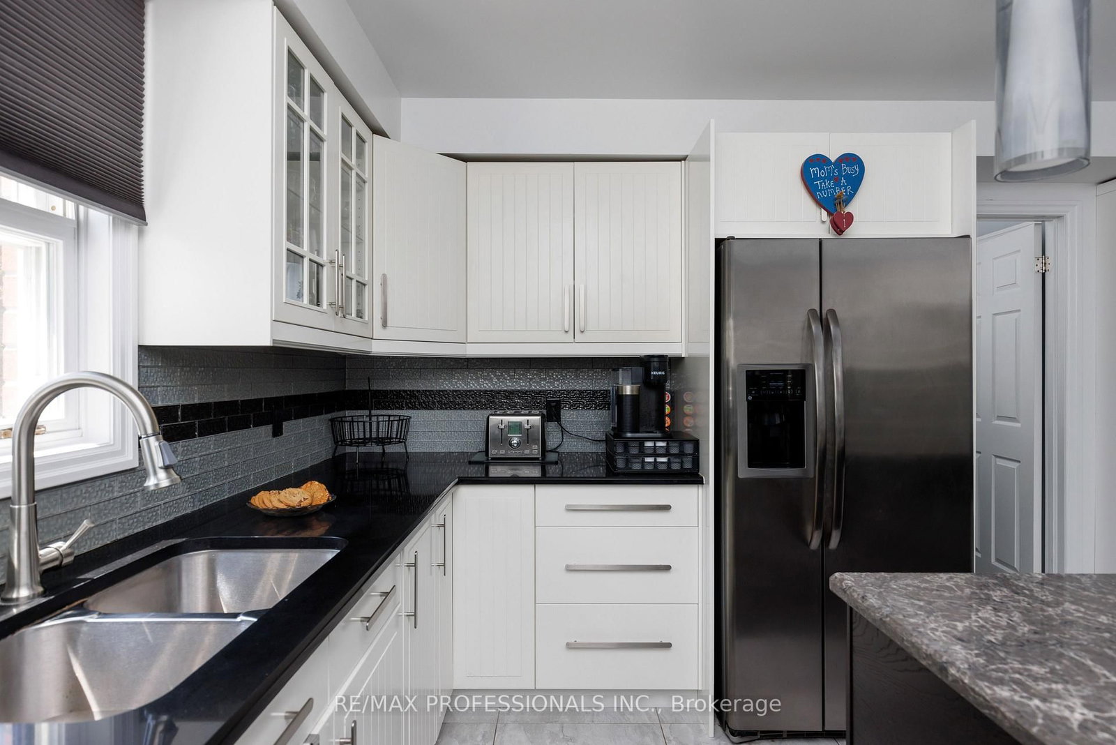 106 Rathburn Road • Toronto, ON photo 17
