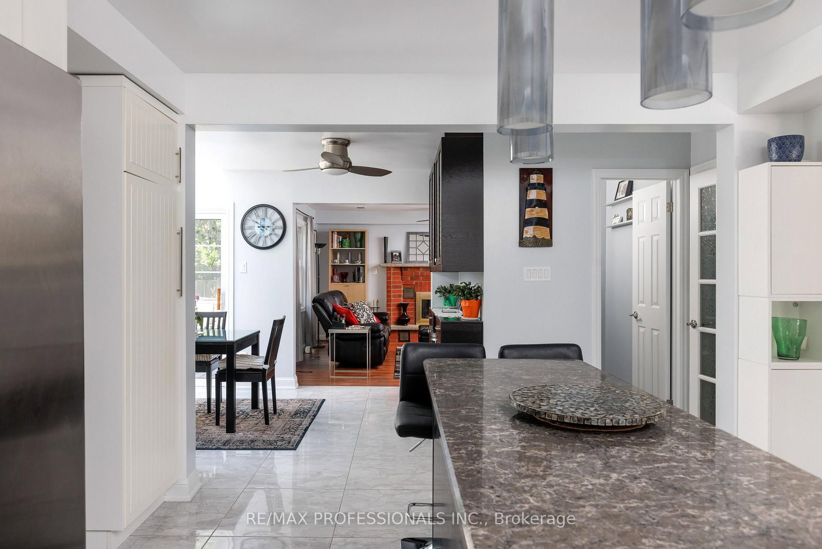 106 Rathburn Road • Toronto, ON photo 18