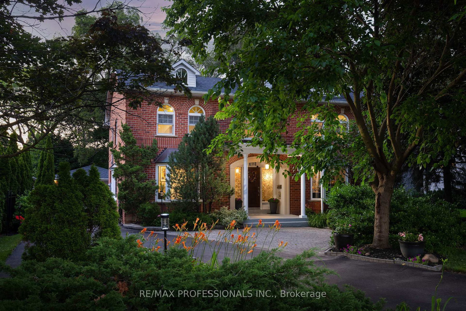 106 Rathburn Road • Toronto, ON photo 2