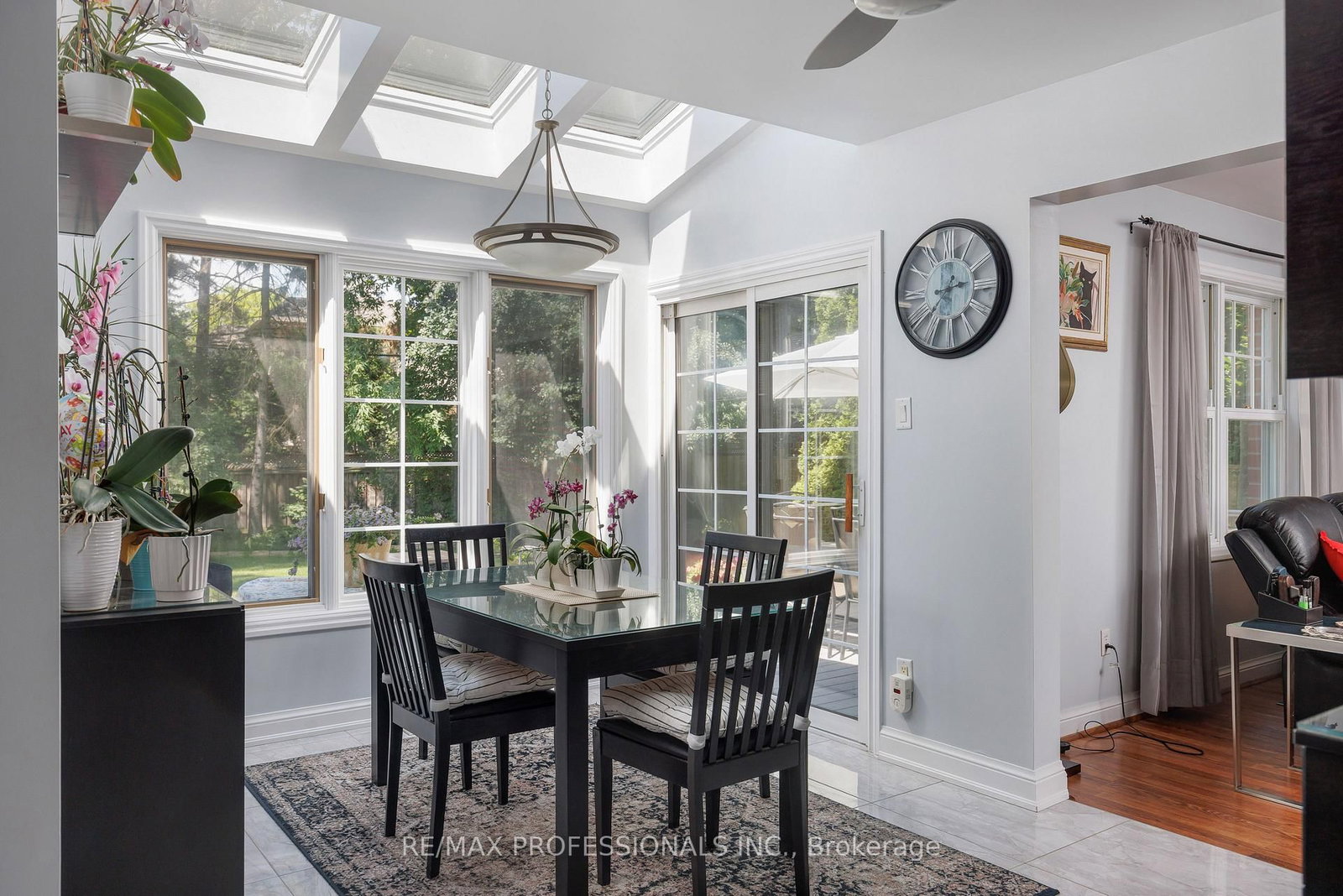 106 Rathburn Road • Toronto, ON photo 20