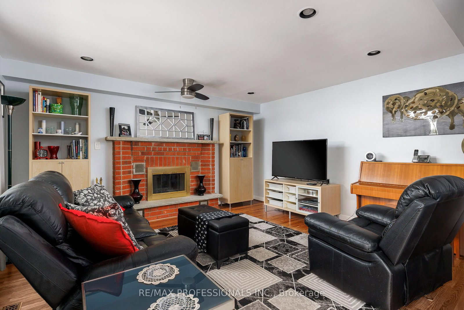 106 Rathburn Road • Toronto, ON photo 21