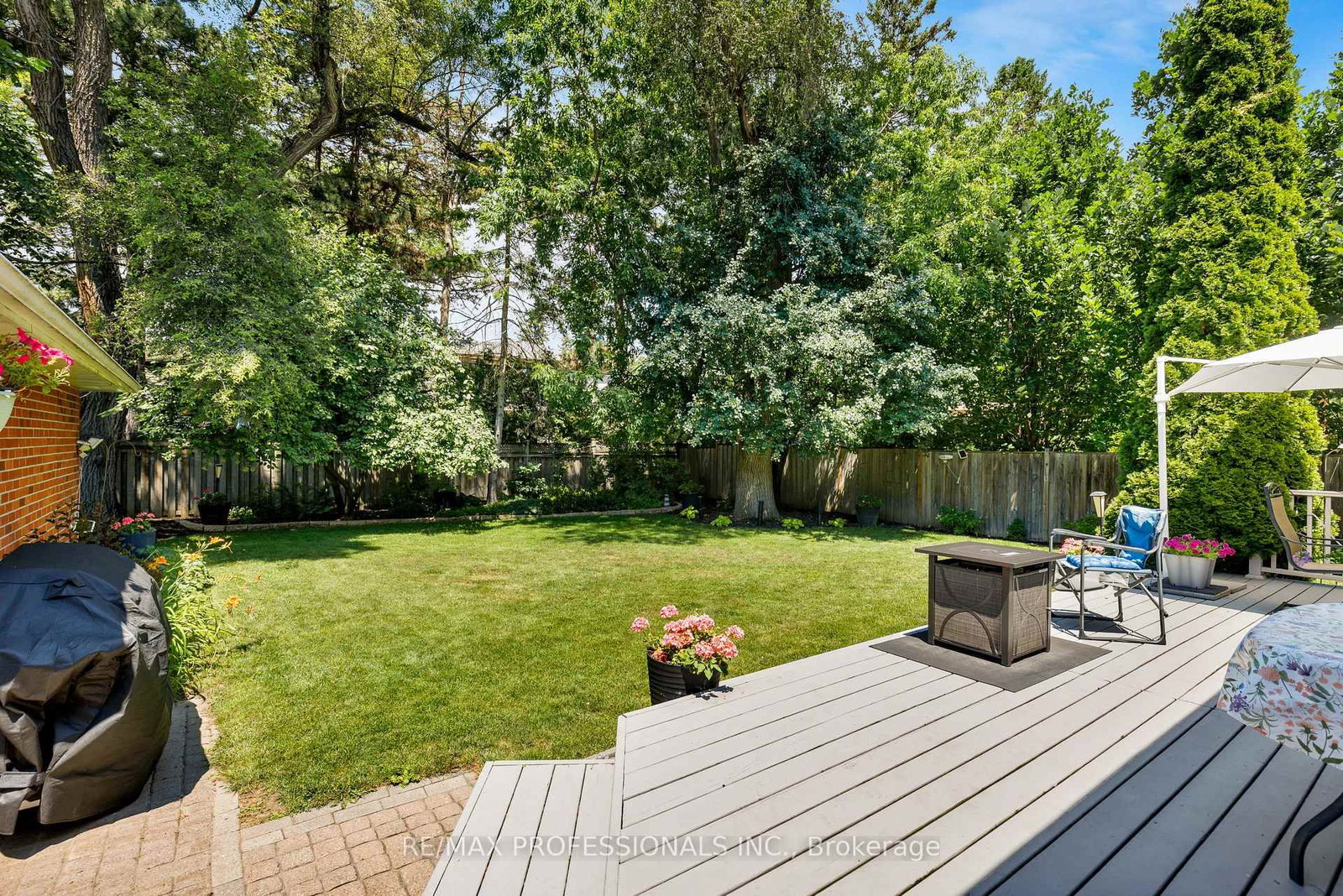 106 Rathburn Road • Toronto, ON photo 24