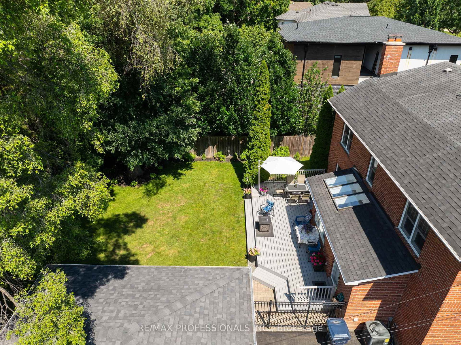 106 Rathburn Road • Toronto, ON photo 29