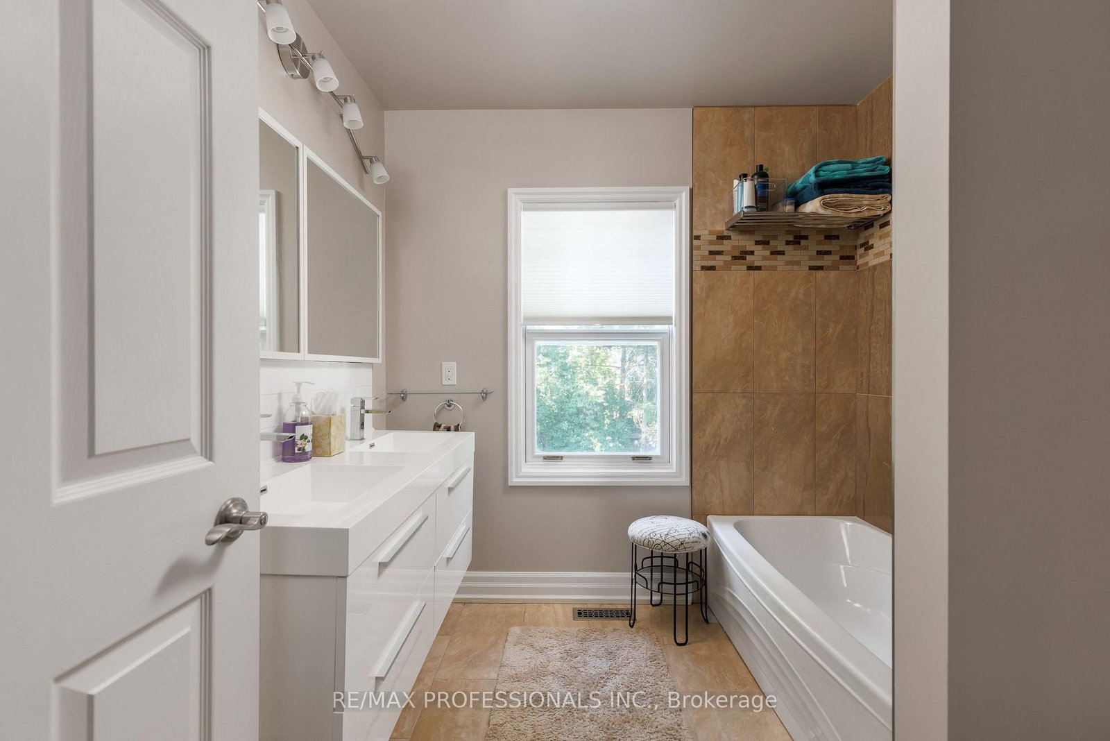 106 Rathburn Road • Toronto, ON photo 39