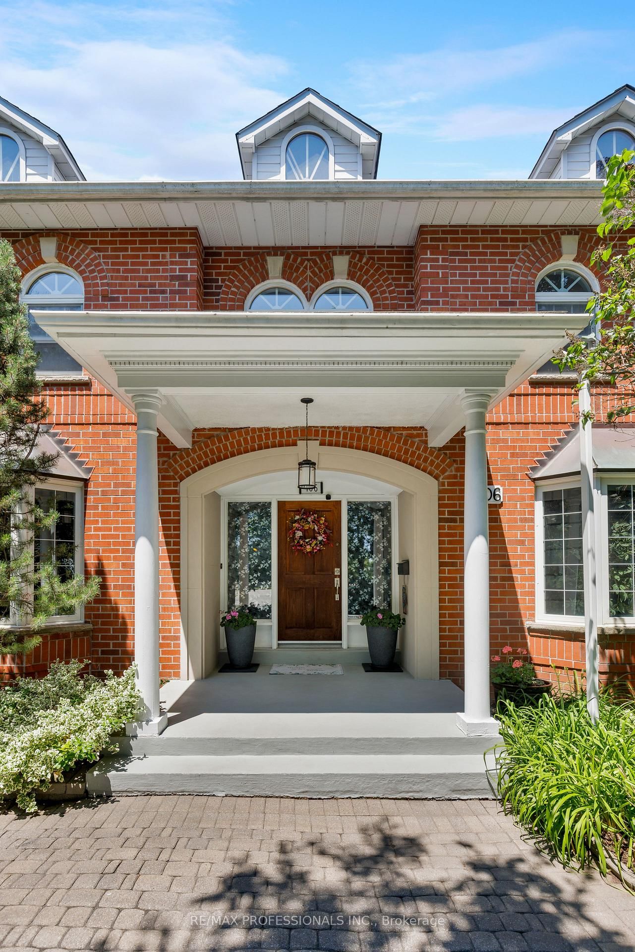 106 Rathburn Road • Toronto, ON photo 6