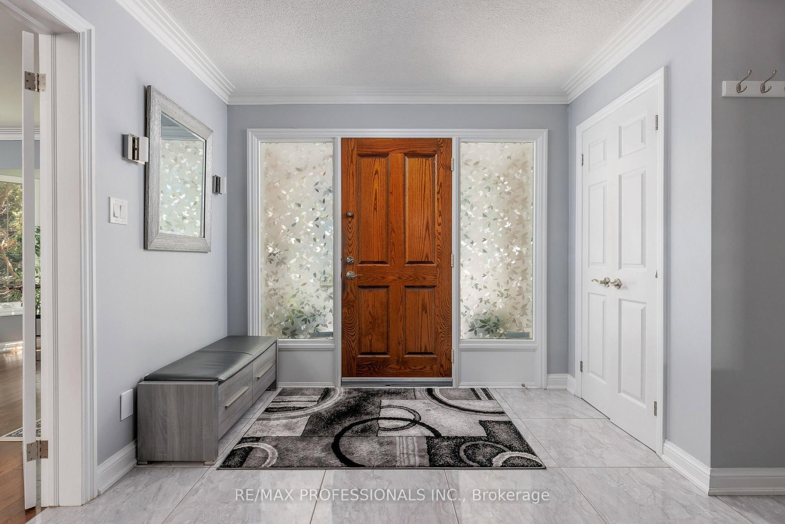 106 Rathburn Road • Toronto, ON photo 7