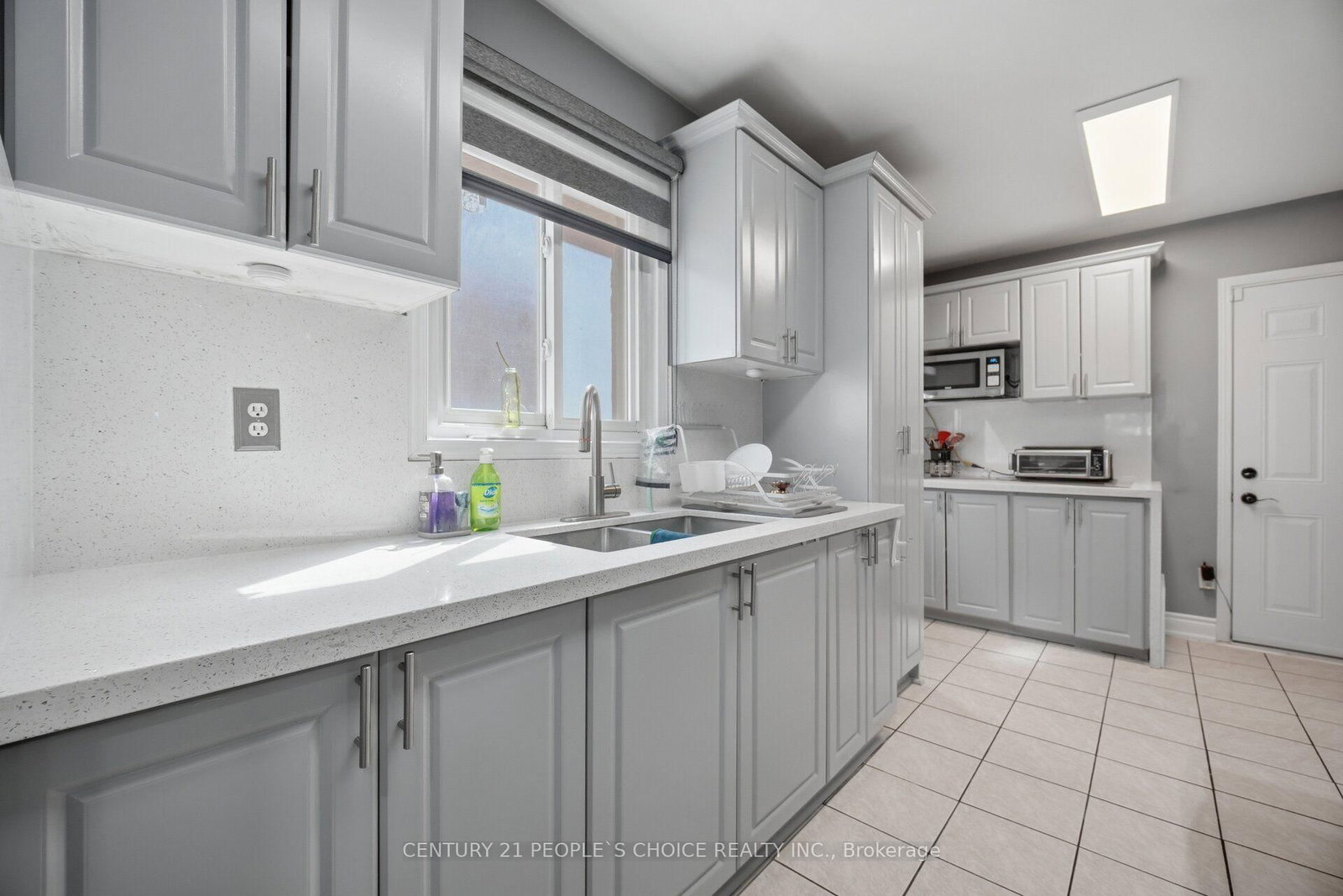 49 Cathy Jean Crescent • Toronto, ON photo 18