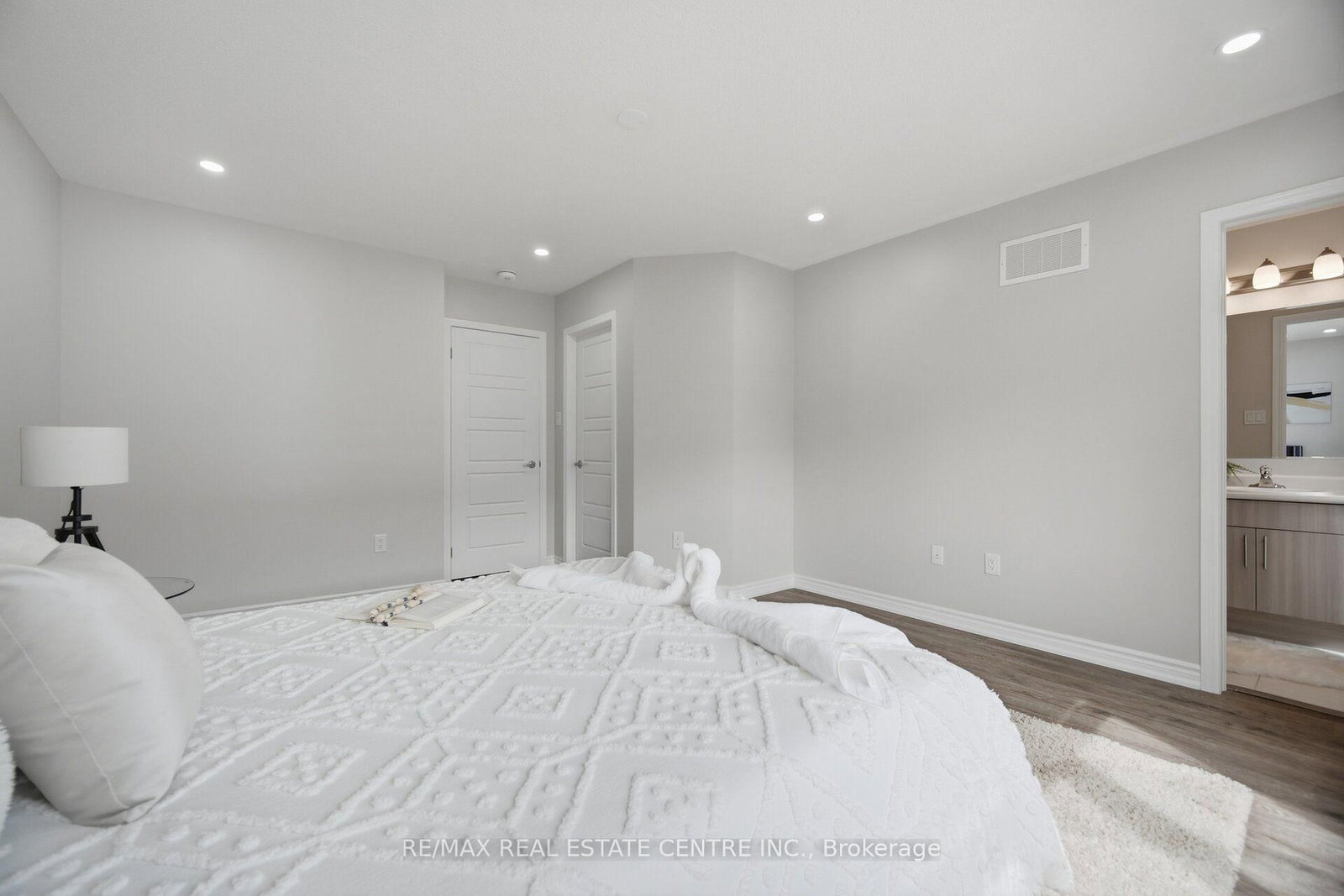 25-975 whitlock Ave, Milton, view 32