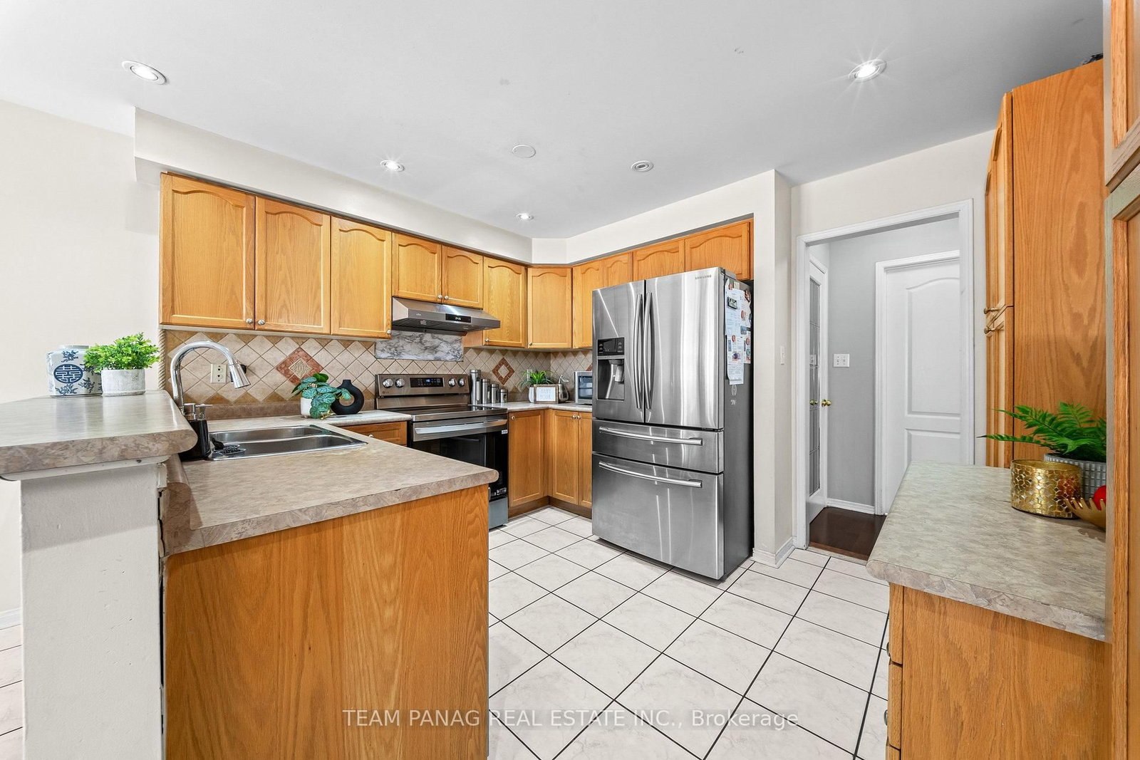 48 Sweet Clover Crescent • Brampton, ON photo 11