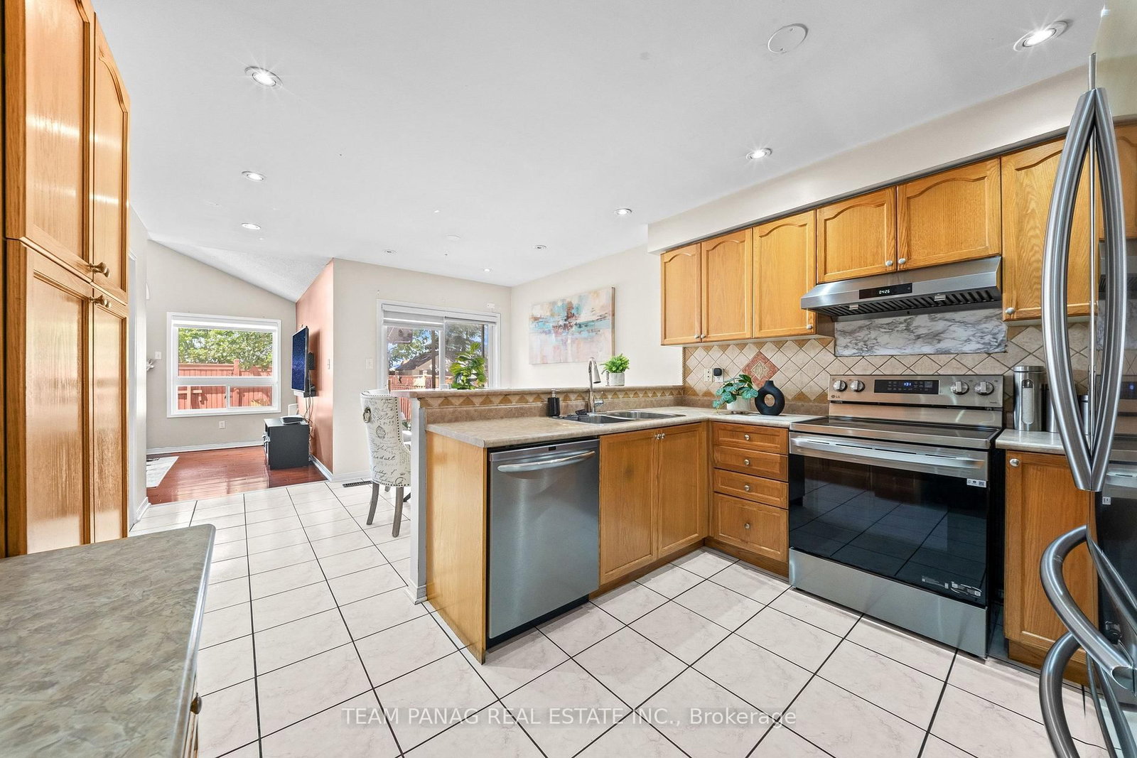 48 Sweet Clover Crescent • Brampton, ON photo 12