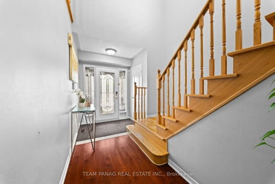 48 Sweet Clover Crescent • Brampton, ON photo 3