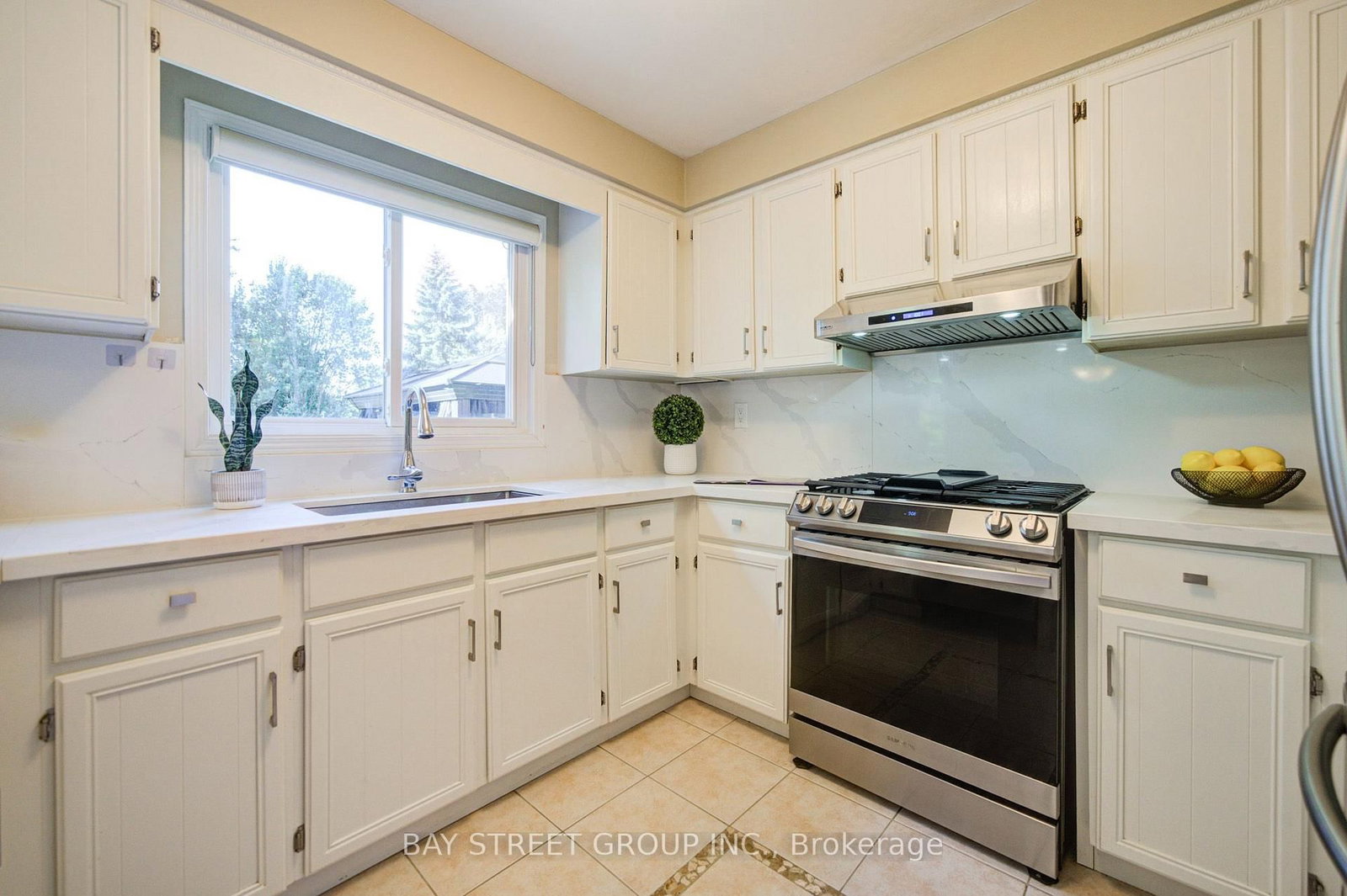 1348 Windrush Drive • Oakville, ON photo 10
